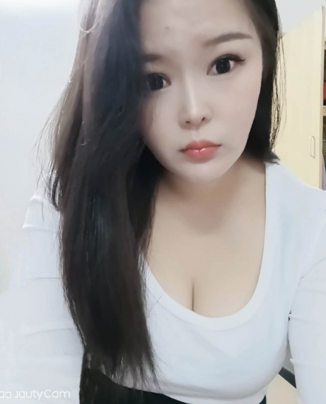 肤白小姐姐